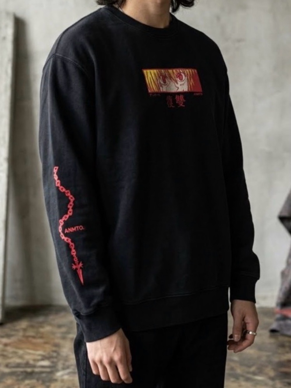 ❤️ Black Graphic Crewneck Sweater with Red Accent - Size M